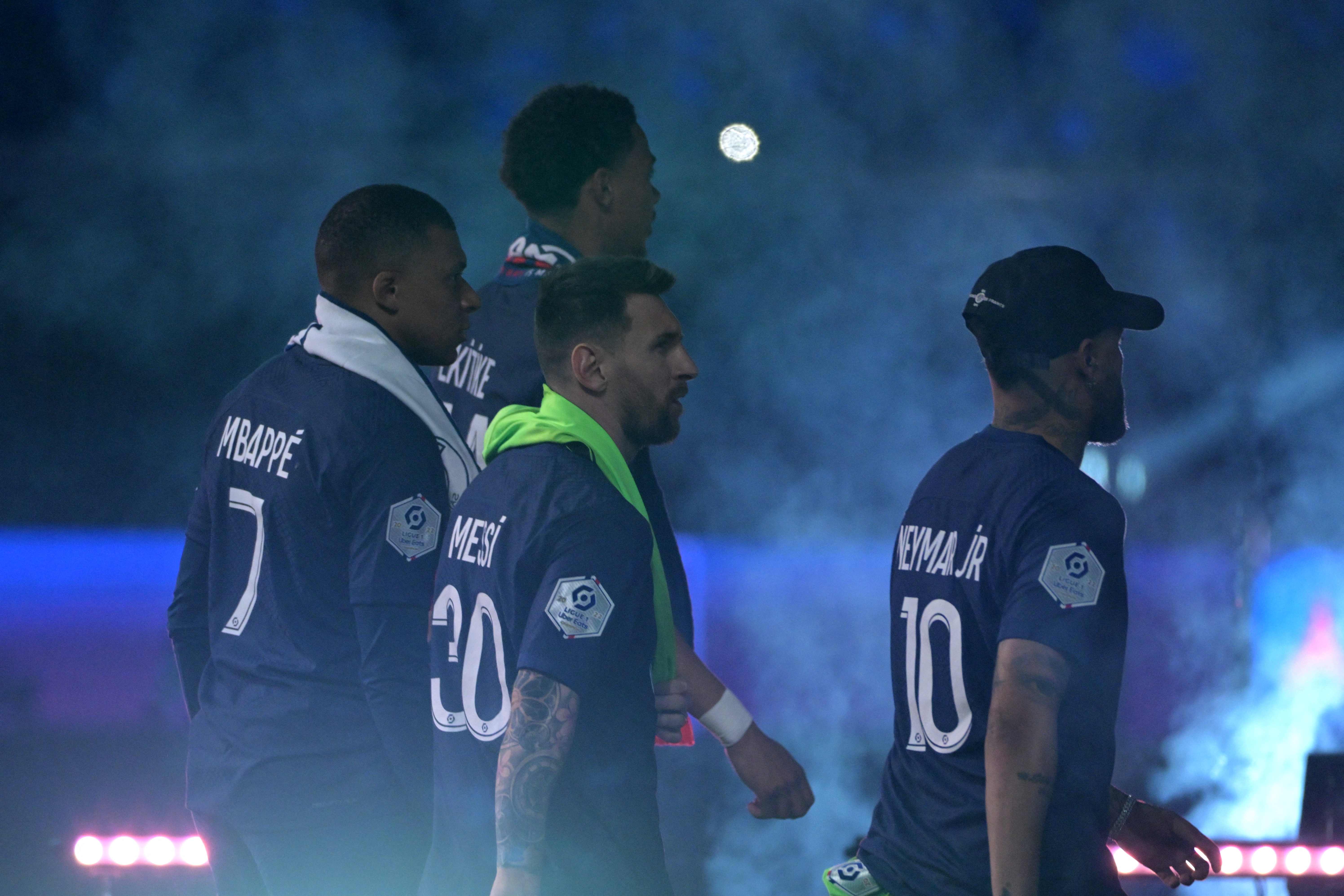 Lio Messi y Neymar jugaron juntos durante dos años en el PSG francés. (Foto Prensa Libre: Alain JOCARD / AFP)