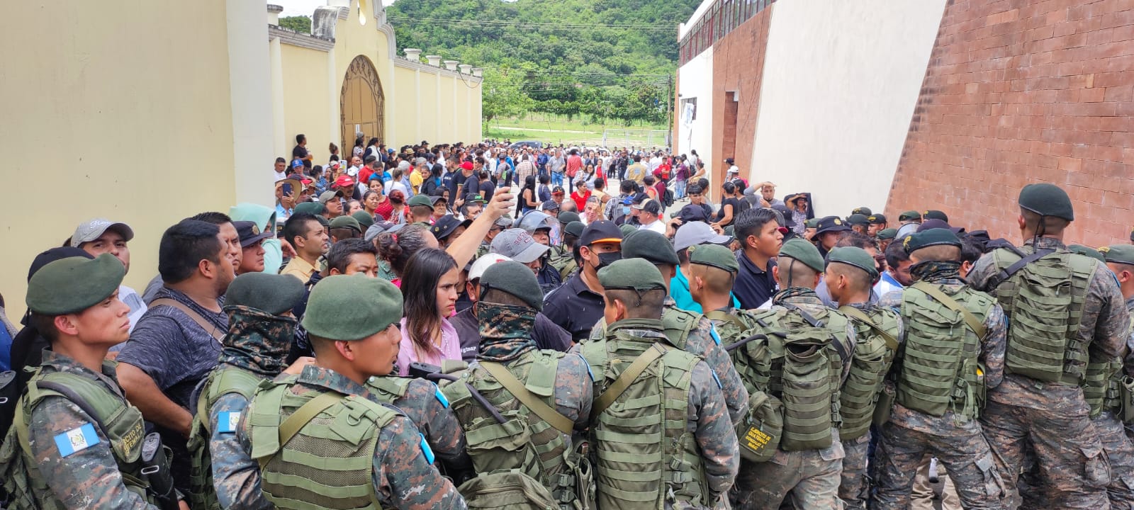 Disturbios en Centros de votación de San José del Golfo. (Foto Prensa Libre: Byron Rivera)