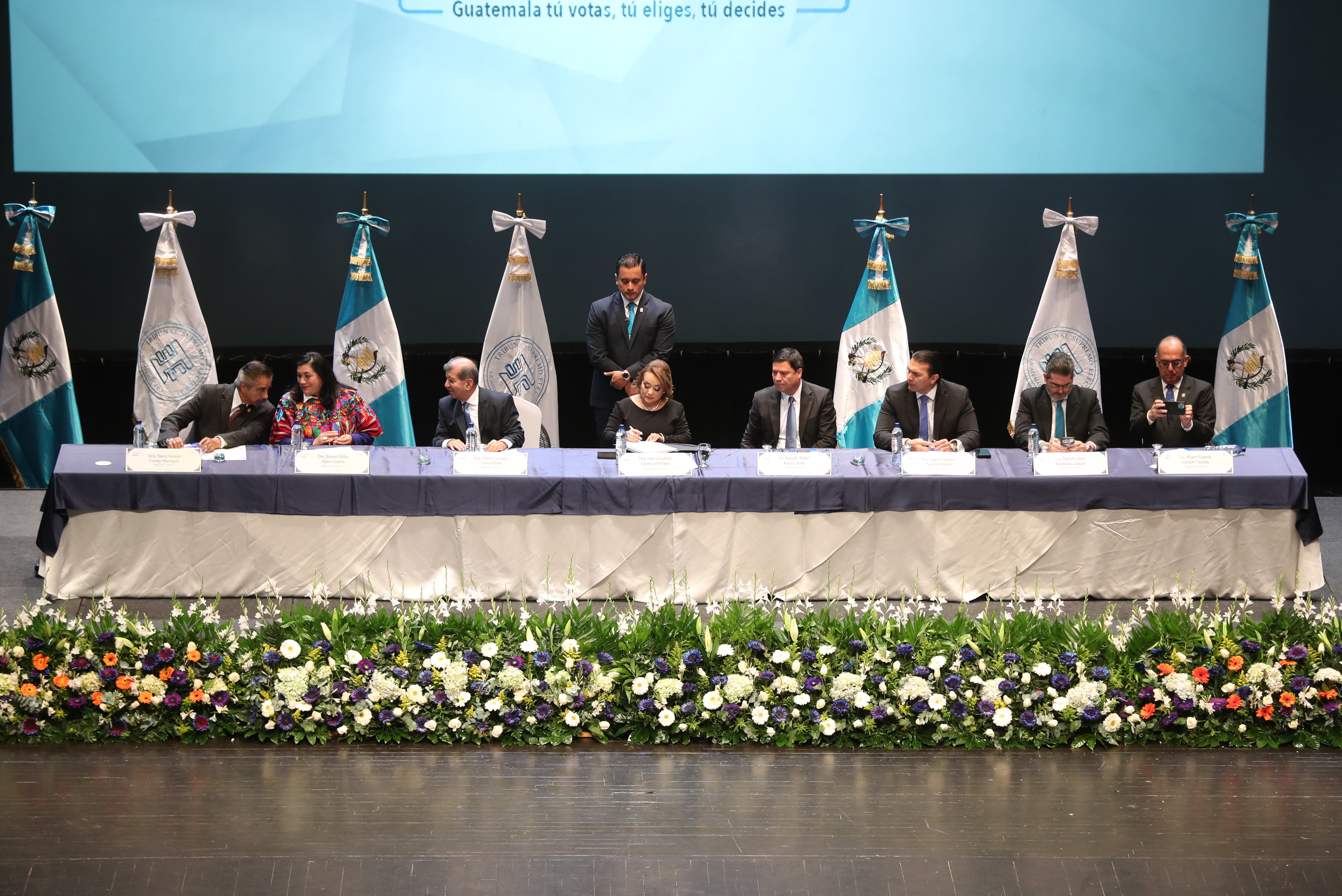 Magistrados del Tribunal Supremo Electoral en una conferencia de prensa durante las Elecciones Generales.  (Foto Prensa Libre: Esbin Garcia)