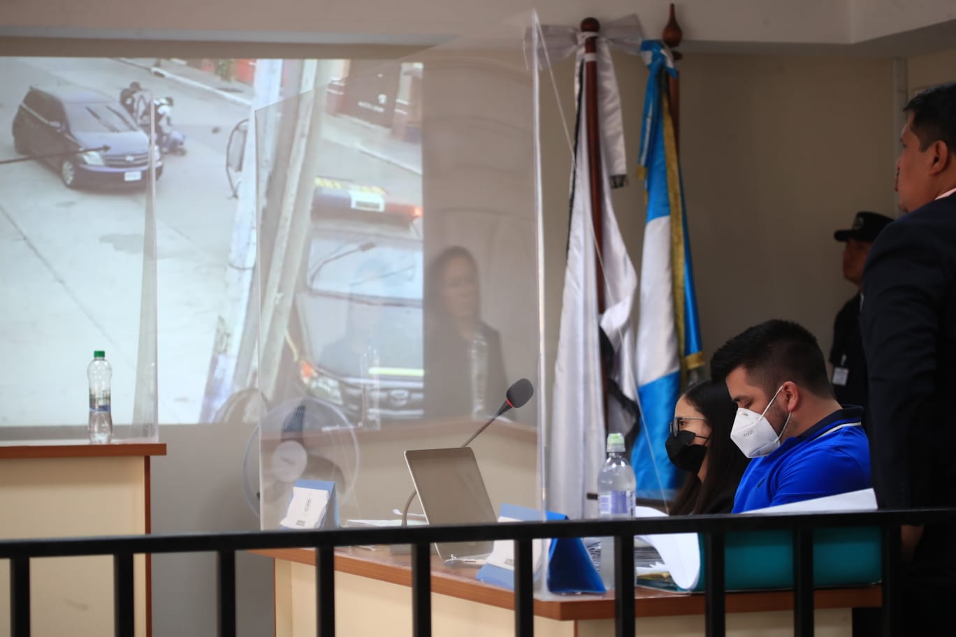 El Tribunal Séptimo dicta sentencia contra el agente de la PNC Warren David López, señalado de homicidio contra un repartidor. (Foto Prensa Libre: Carlos Ovalle)