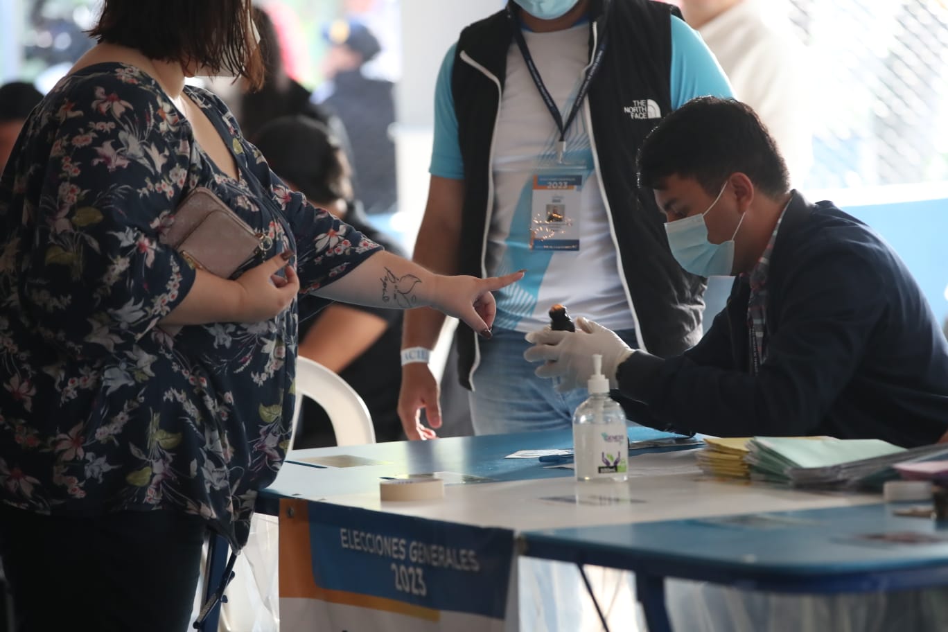 Guatemaltecos emiten su sufragio. (Foto Prensa Libre:  María José Bonilla)