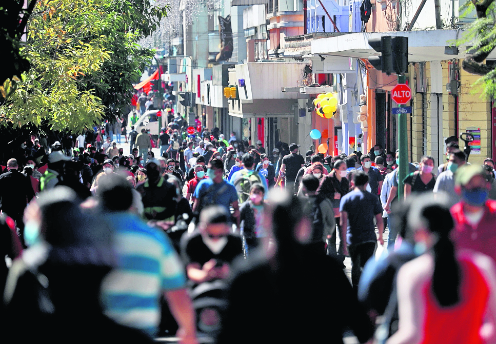 Los casos de covid-19 van en aumento en el país, y las autoridades de Salud emitieron una alerta roja institucional durante  las Elecciones Generales 2023. (Foto Prensa Libre: Hemeroteca PL)