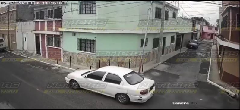 Taxi blanco opera en ciudad de Guatemala