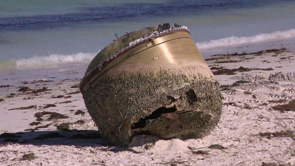 El misterioso objeto apareció frente en la costa oeste de Australia.