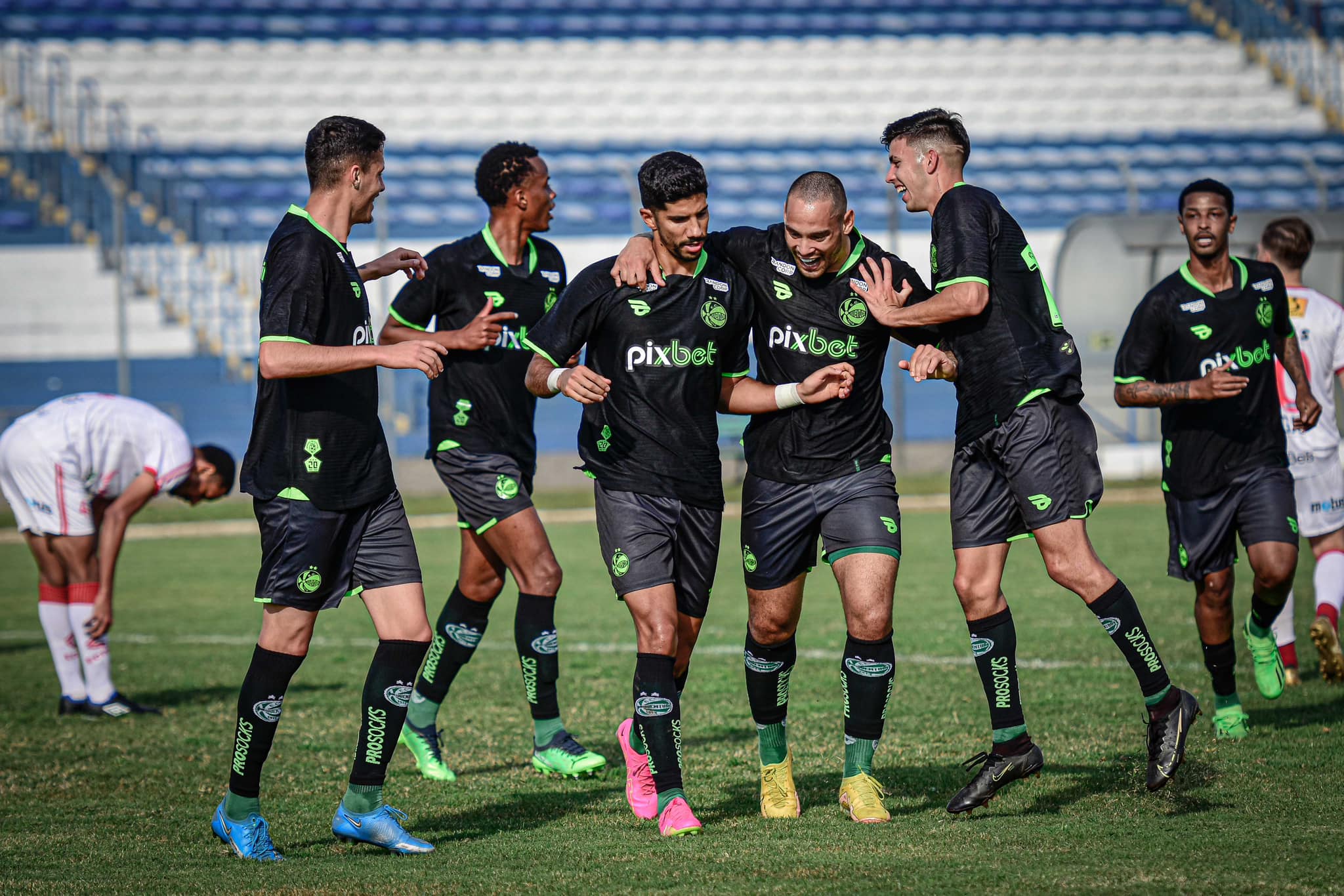 Gerardo Gordillo con su equipo en Brasil