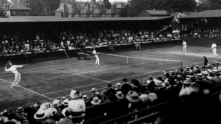 Los eventos deportivos eran un blanco ideal para las sufragistas.  (GETTY IMAGES)