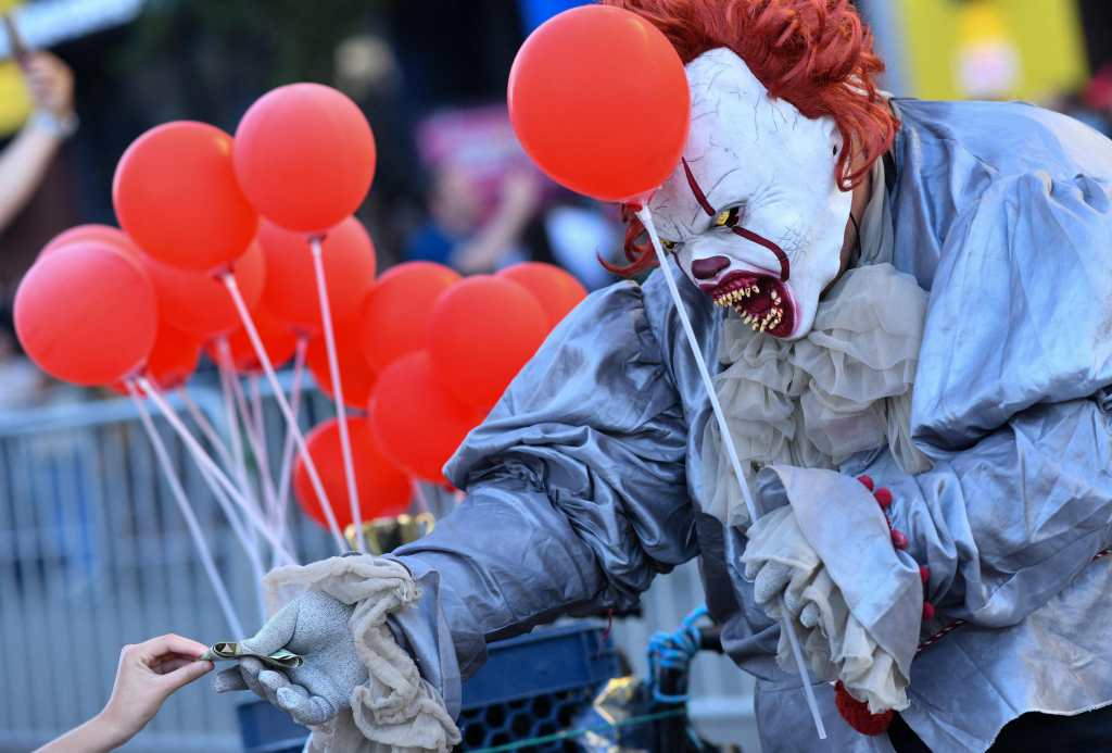 Representación de Pennywise en Estados Unidos. (Foto Prensa Libre: AFP)