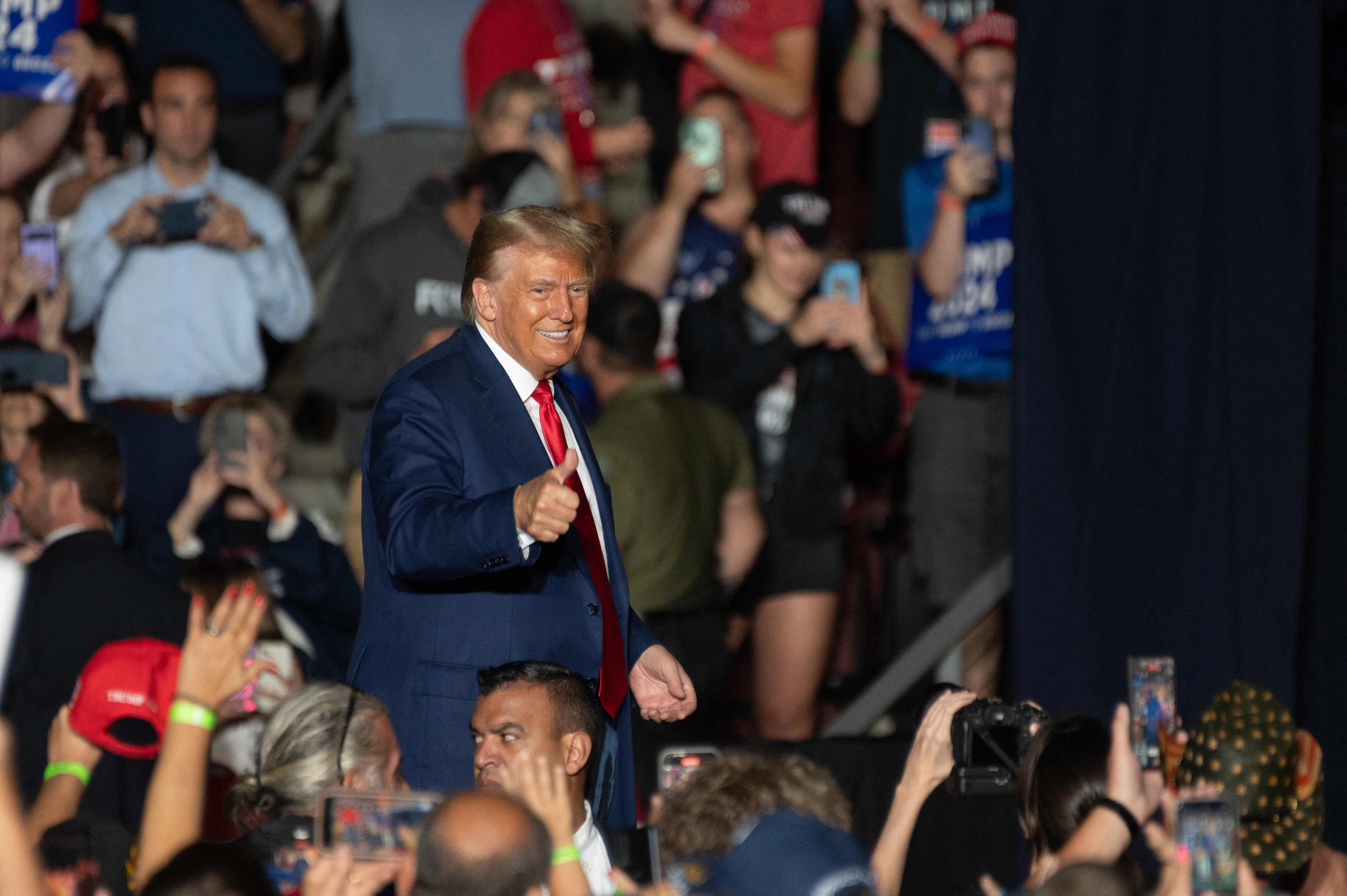 El expresidente de Estados Unidos, Donald Trump luego de un discurso de campaña en Erie, Pennsylvania, el 29 de julio de  2023. (Foto Prensa Libre: AFP)