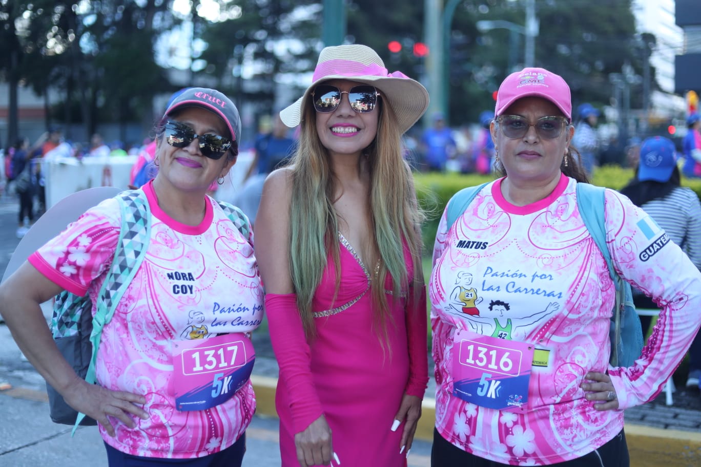 Corredores llenan de color La Reforma en la carrera anual de Fundecán y Agua Pura Salvavidas por la lucha contra el cáncer de mama