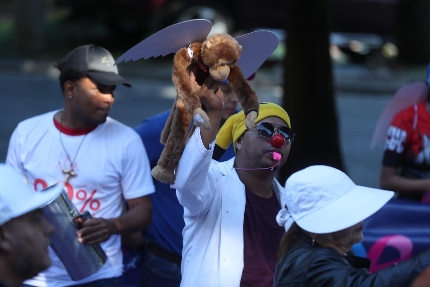 Corredores llenan de color La Reforma en la carrera anual de Fundecán y Agua Pura Salvavidas por la lucha contra el cáncer de mama