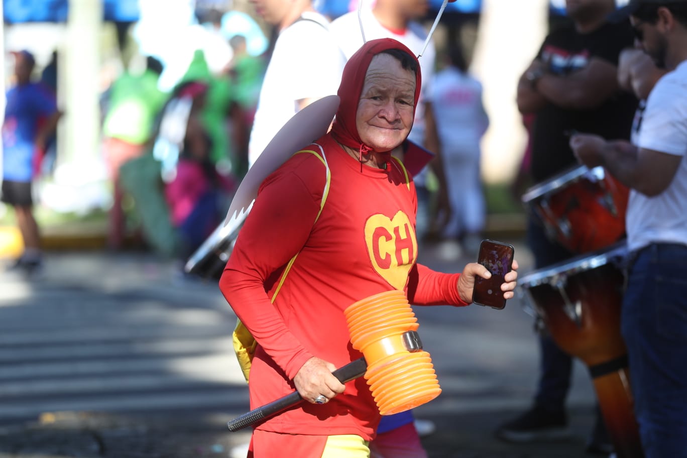 Corredores llenan de color La Reforma en la carrera anual de Fundecán y Agua Pura Salvavidas por la lucha contra el cáncer de mama