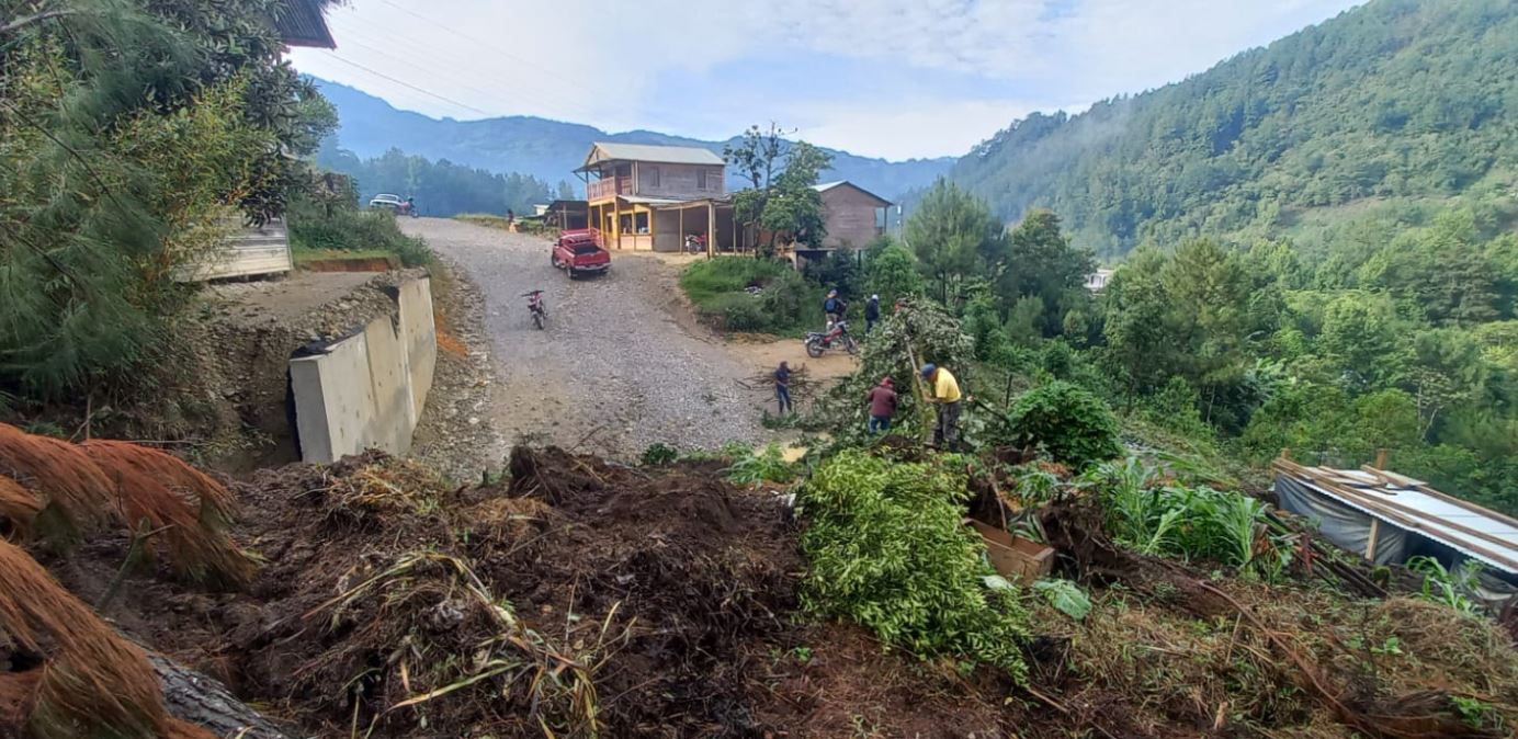 Deslizamiento en aldea Sehaquiba, San Juan Chamelco, Alta Verapaz. (Foto Prensa Libre: Conred) 