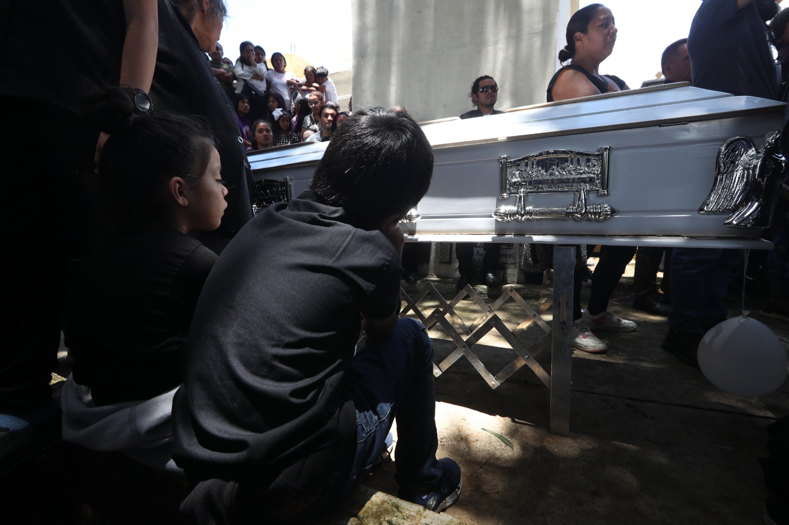 Sepelio de las hermanas Sequén en el cementerio de Mixco'