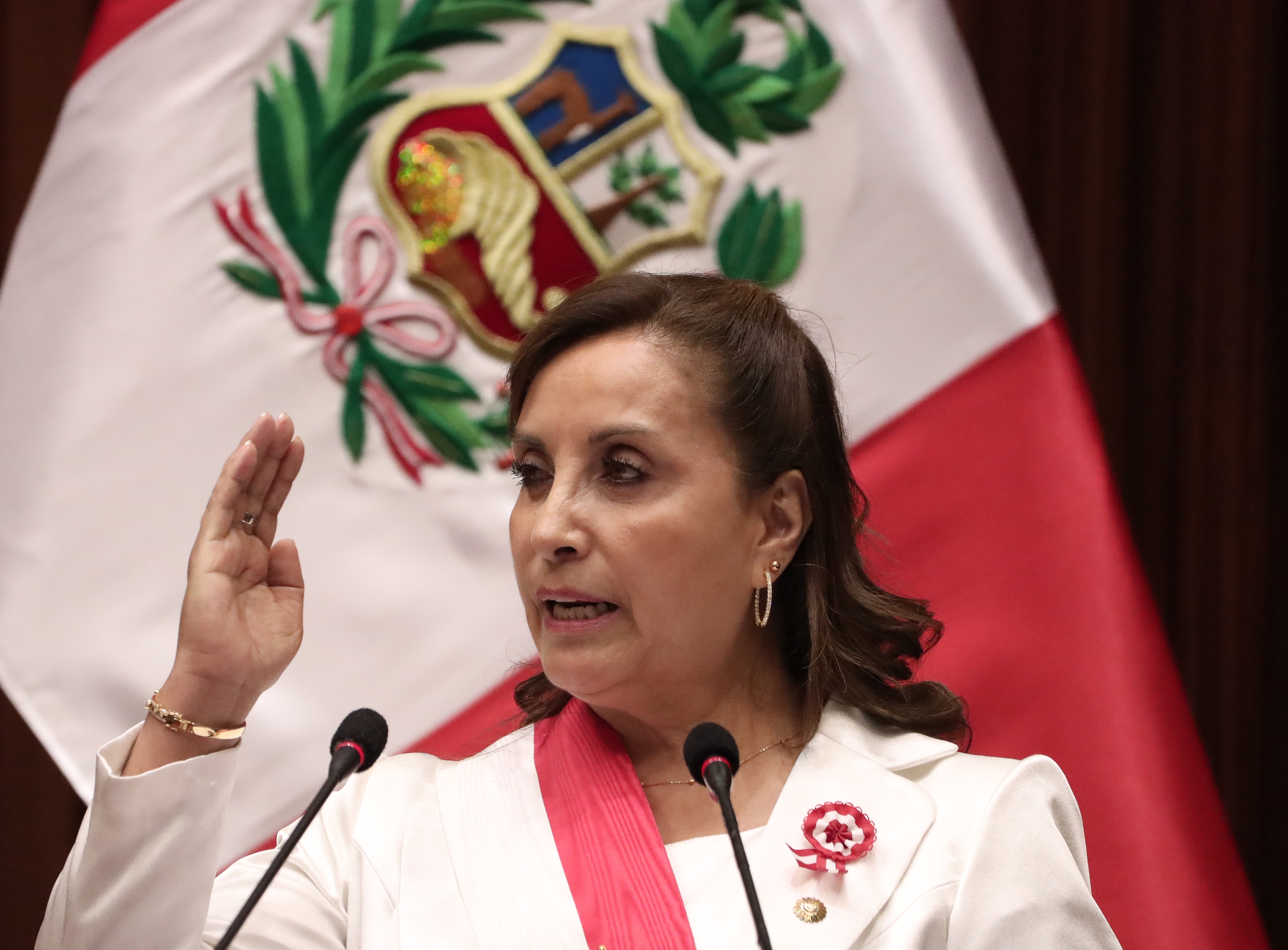 La presidenta peruana Dina Boluarte presenta su primer discurso con motivo del día de la Independencia
