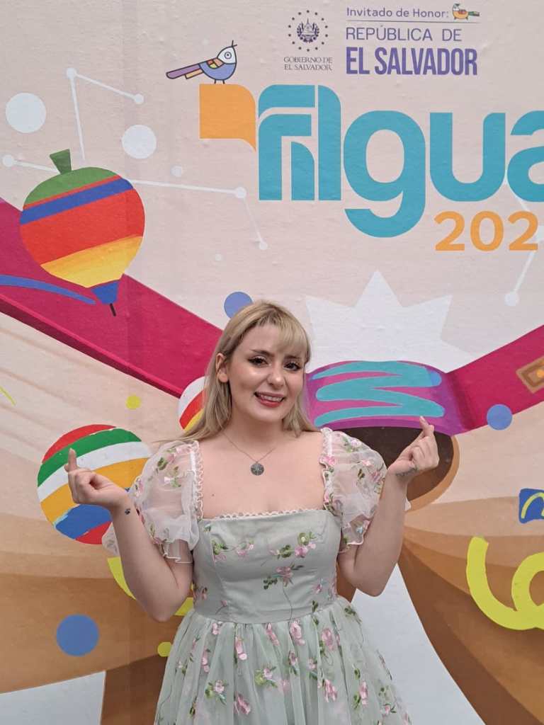 Raiza Revelles en la Feria del Libro