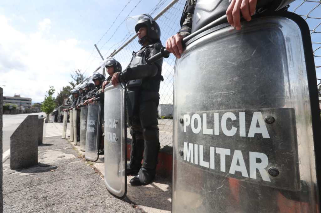 Policía militar en el Parque de la Industria