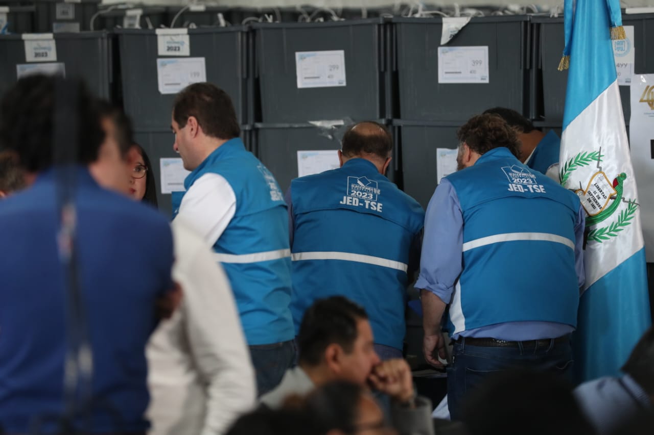 El expresidente de la Junta Electoral del distrito central, Salvador Bigurria, apuntó que como ciudadanía debemos agradecer todo el esfuerzo que están haciendo todos los miembros de las juntas electorales. (Foto Prensa Libre: Erick Ávila)