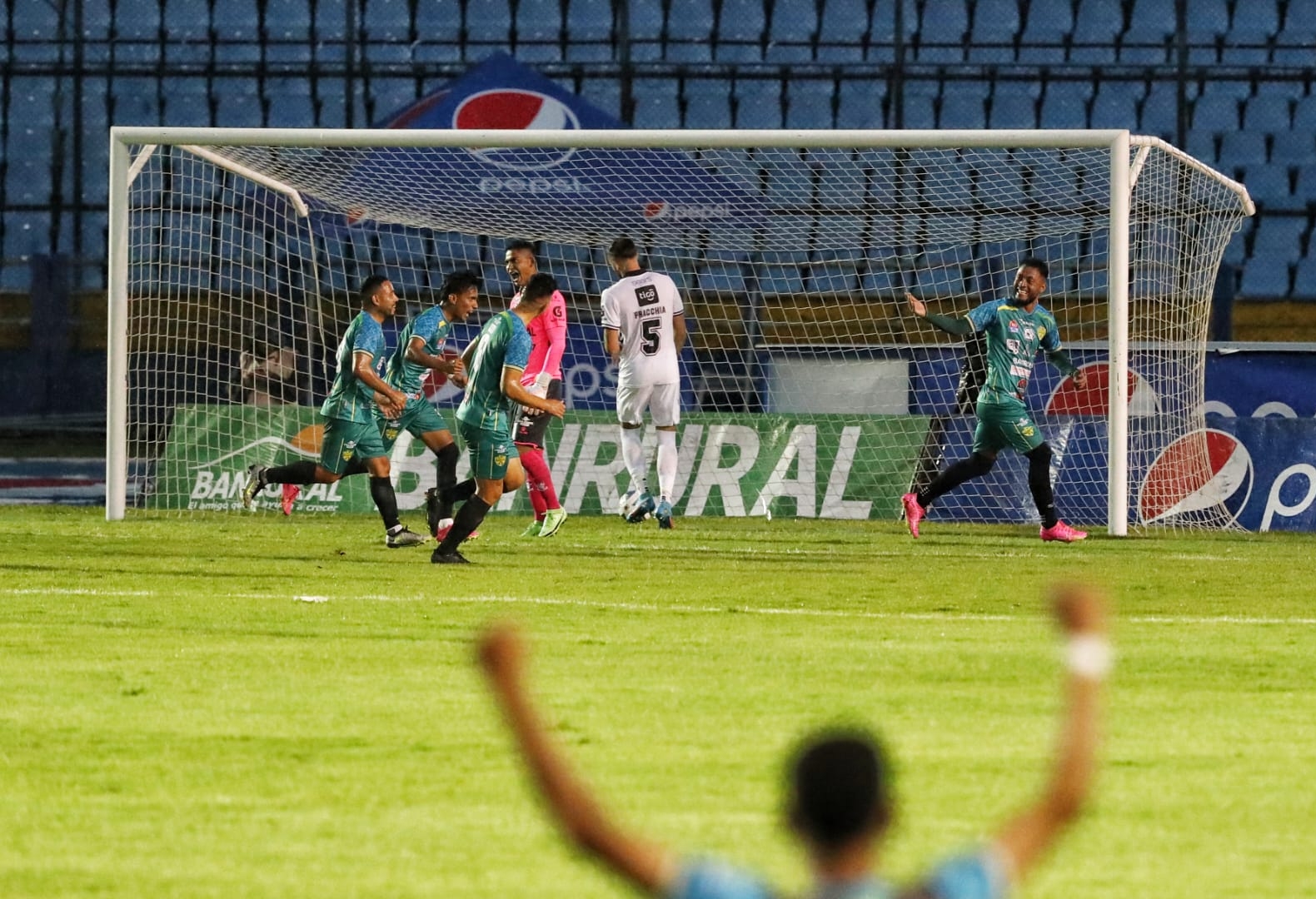 Xinabajul Huehue sacó un empate de la cancha de Comunicaciones