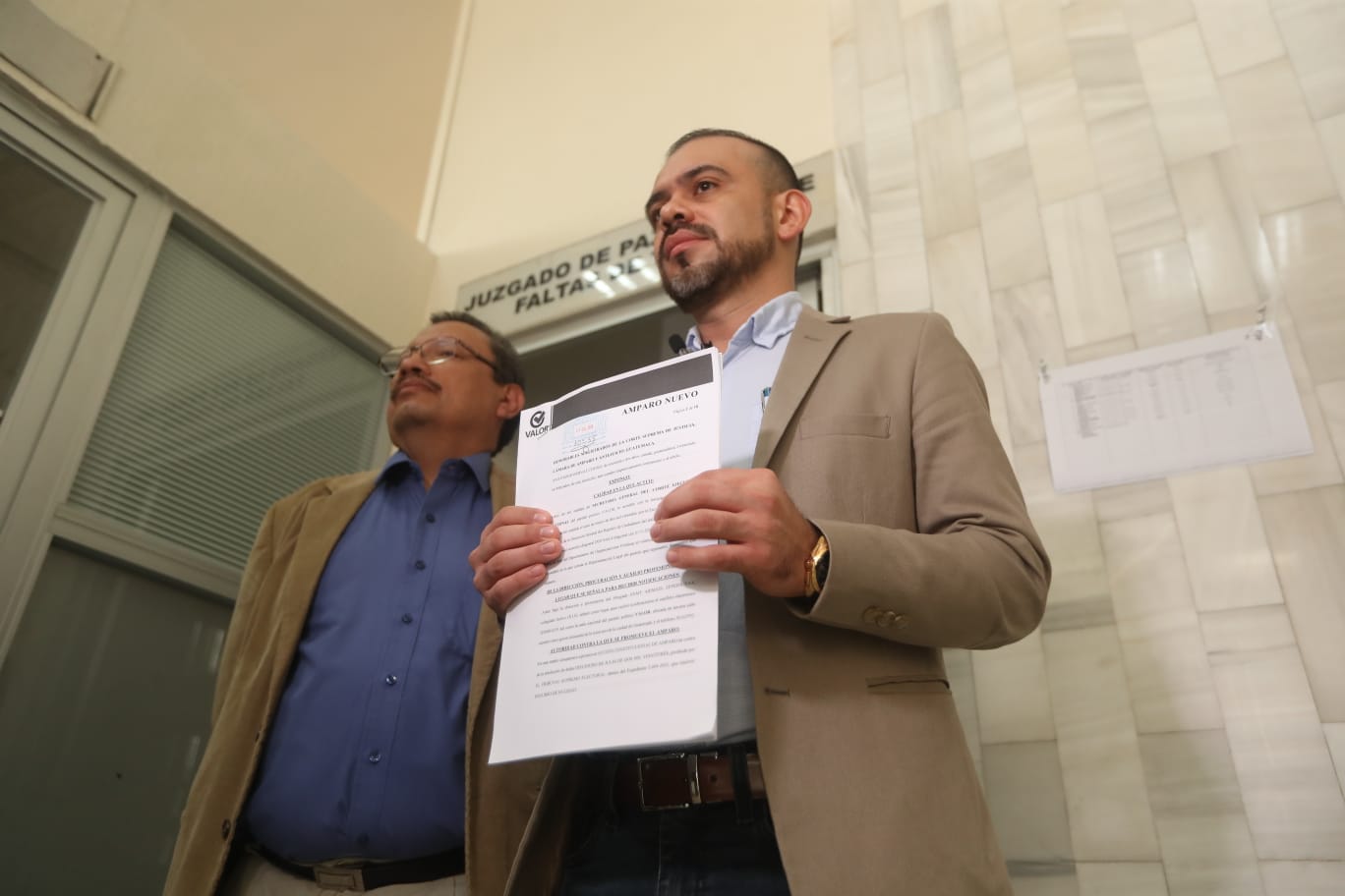 Elmer Palencia, fiscal nacional de Valor, presentó la acción de amparo contra la decisión del TSE de repetir las elecciones en San Miguel Petapa. Fotografía: Prensa Libre.