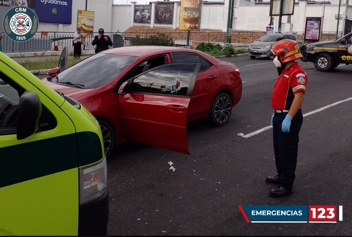 Ataque armado en Mixco: Familia fue sorprendida por los impactos de bala en su vehículo