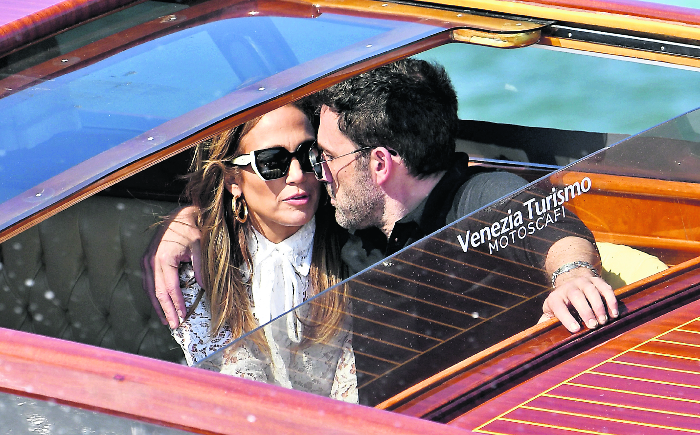 Jennifer López y Ben Affleck cumplirán pronto un año de casados. 
  (Foto Prensa Libre: EFE)