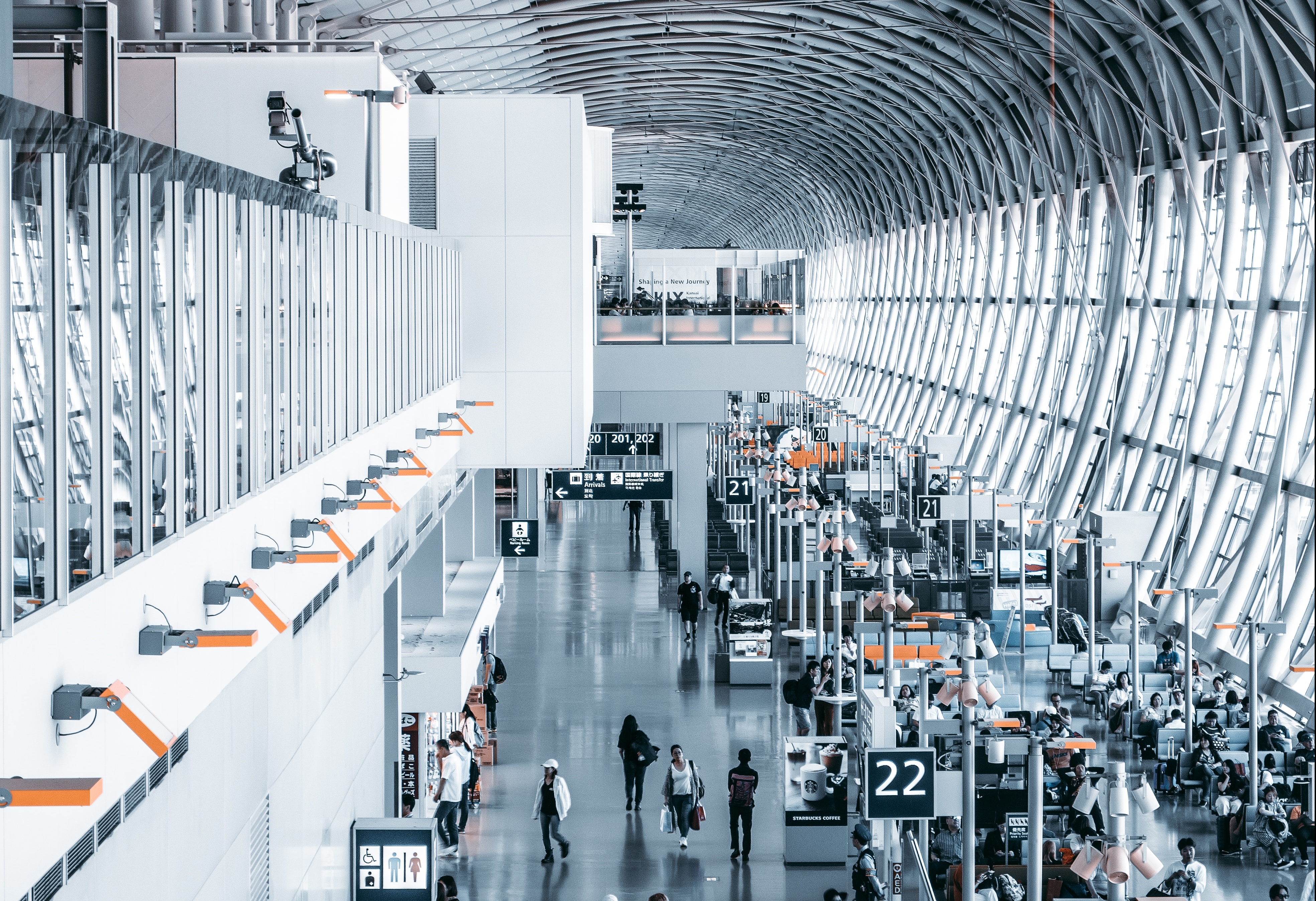 Autoridades del aeropuerto de París detuvieron a una viajera de origen peruano que trasladaba varios paquetes de cocaína. (Foto Prensa Libre: Unsplash)