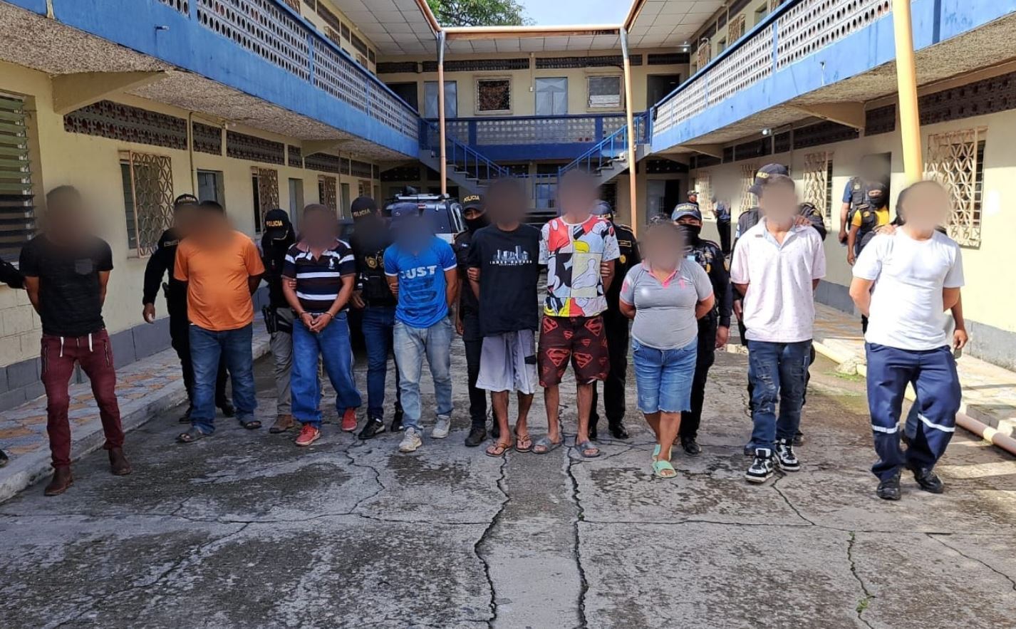 45 personas fueron detenidas en operativos de la PNC y MP contra la mara Salvatrucha, por casos de extorsión y sicariato. (Foto Prensa Libre: PNC)