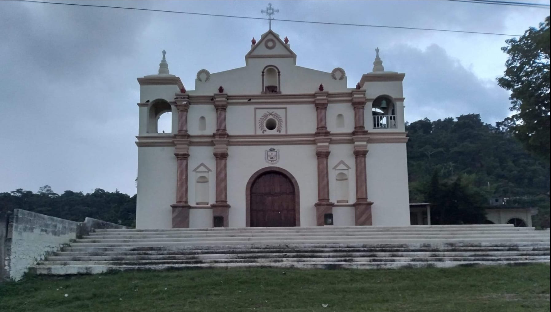 Fachada de la parroquia San Francisco de Asís en la aldea Jumaytepeque, Nueva Santa Rosa, Santa Rosa. (Foto Prensa Libre: Diócesis de Santa Rosa de Lima).