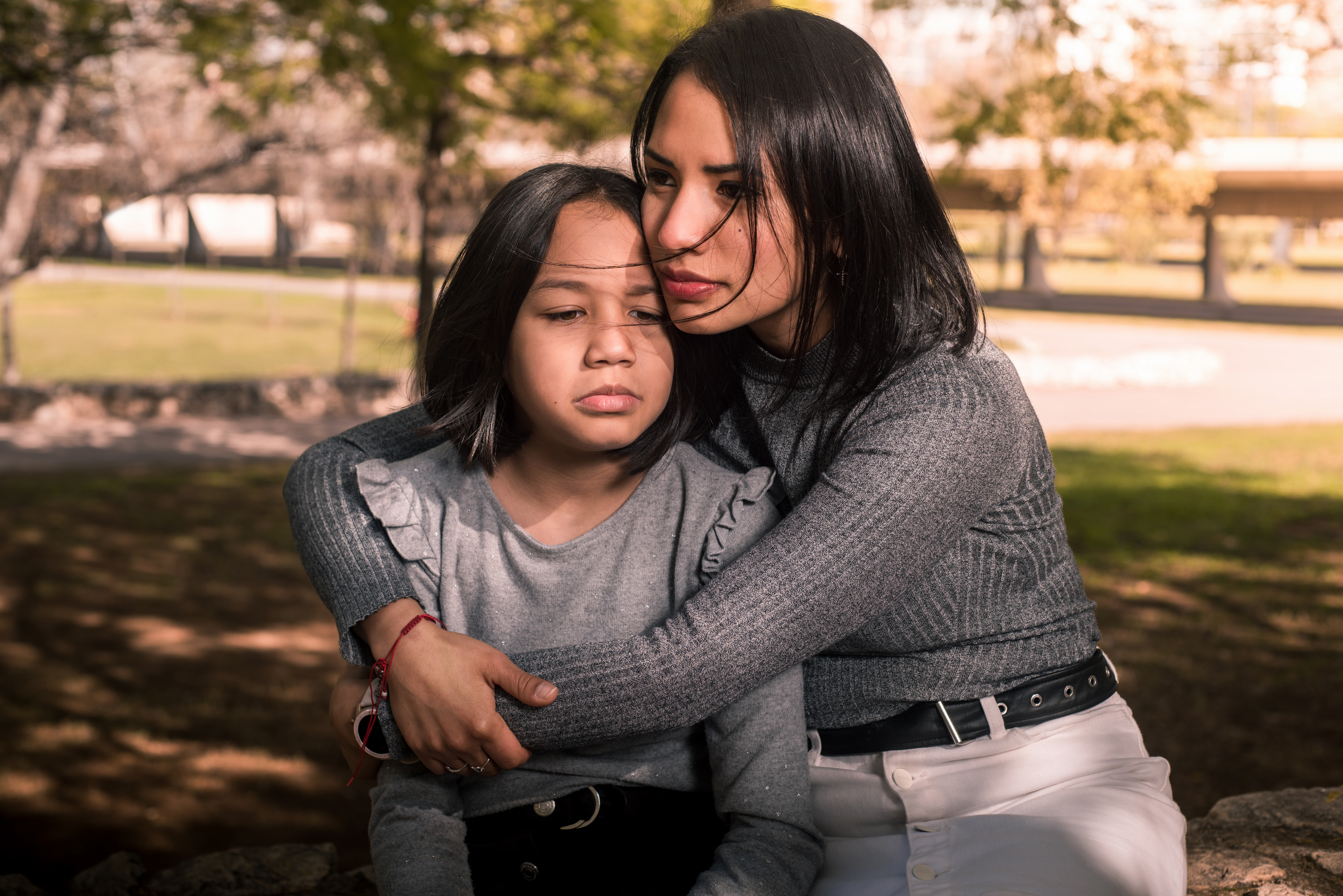 Si el padre no aporta económicamente a sus hijos, las mujeres deben exigirle pagar pensión alimenticia. (Foto Prensa Libre, Shutterstock)