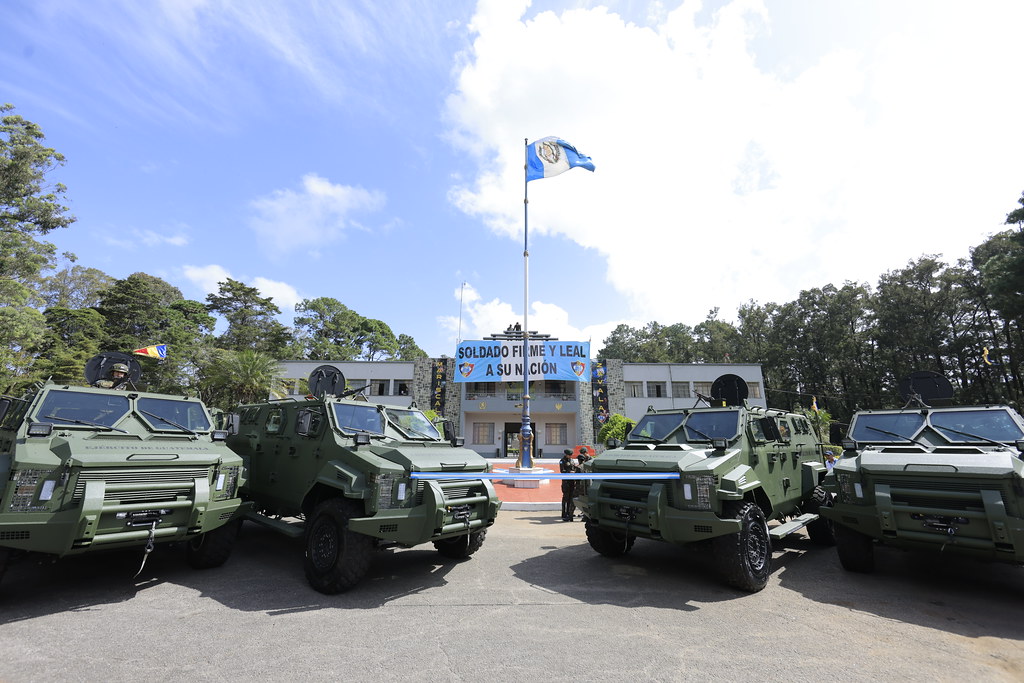 Los cuatro vehículos serán distribuidos en zonas con alto conflicto social. Fotografía: Gobierno de Guatemala. 