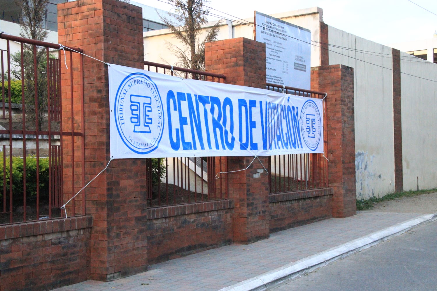 En San José del Golfo, donde no se pudieron celebrar elecciones en la primera vuelta, ya están instalados los centros de votación.'