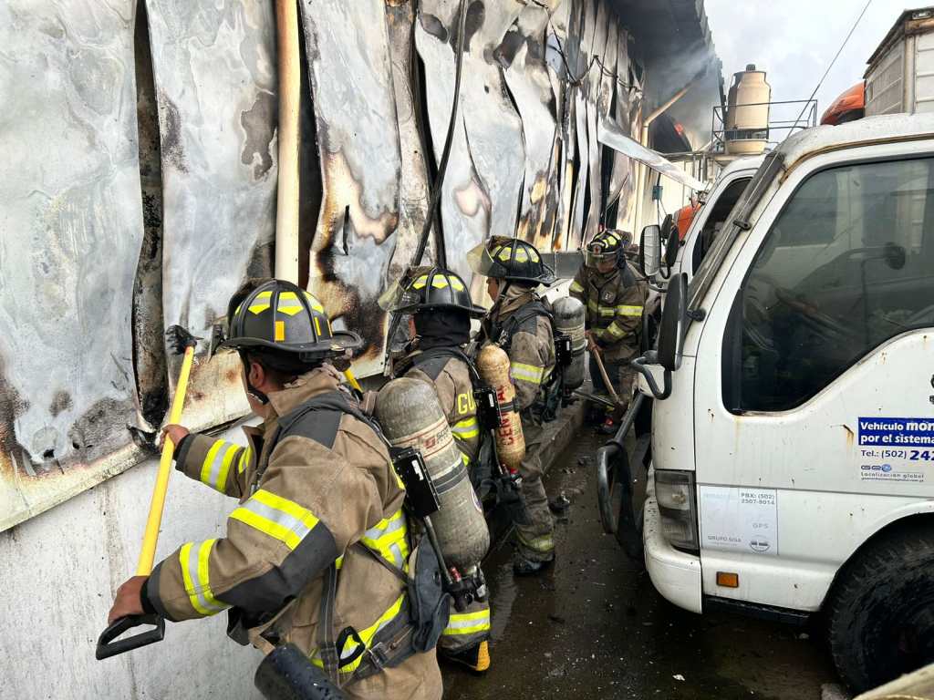 Incendio Fábrica km 22 Villa Nueva Bomberos Voluntarios