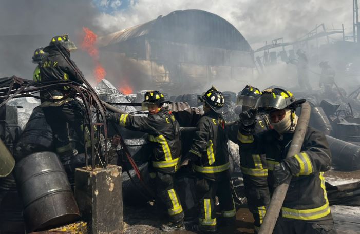 Incendio de una fábrica en México