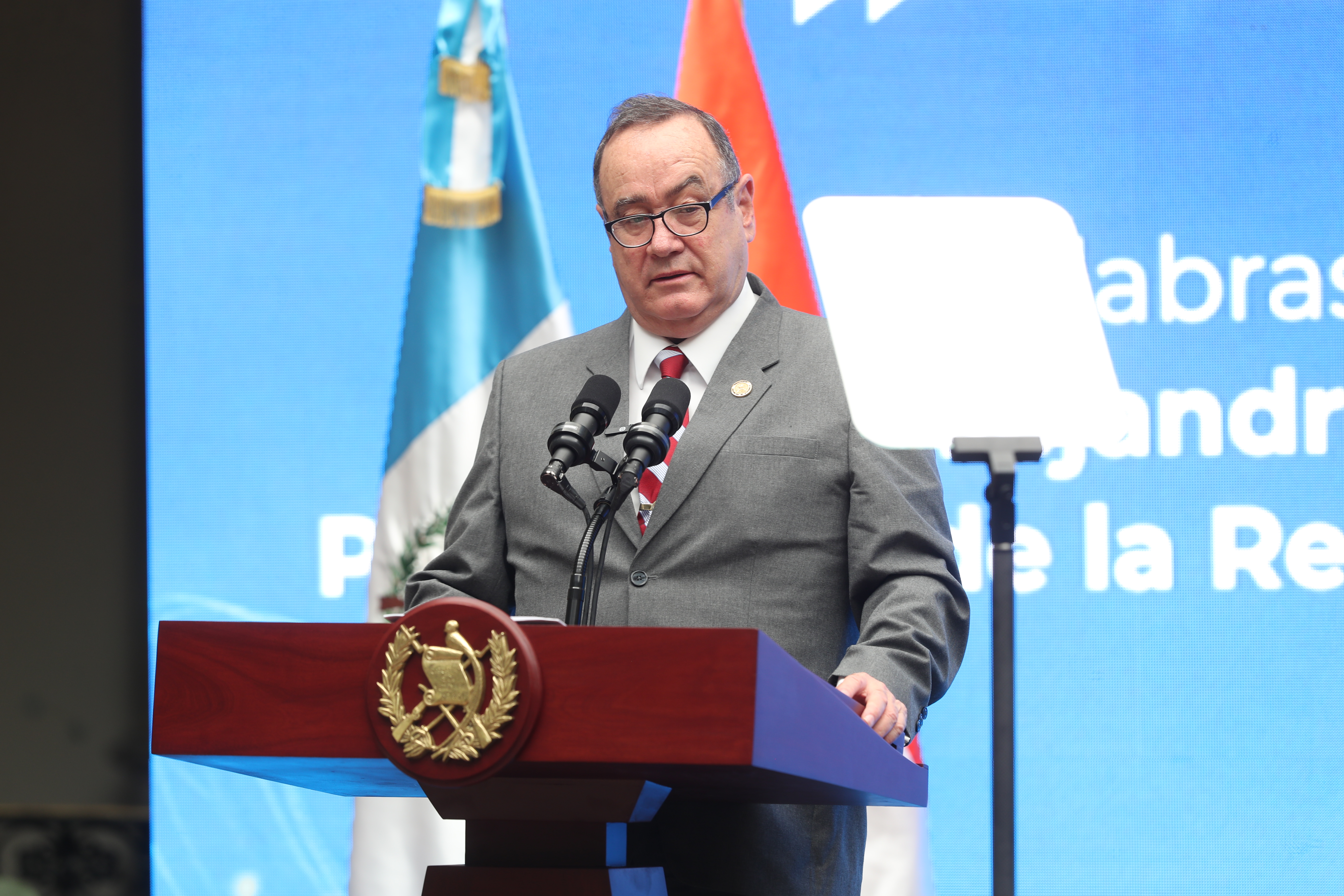 Presidente Alejandro Giammattei da un mensaje en cadena nacional previo a la segunda vuelta