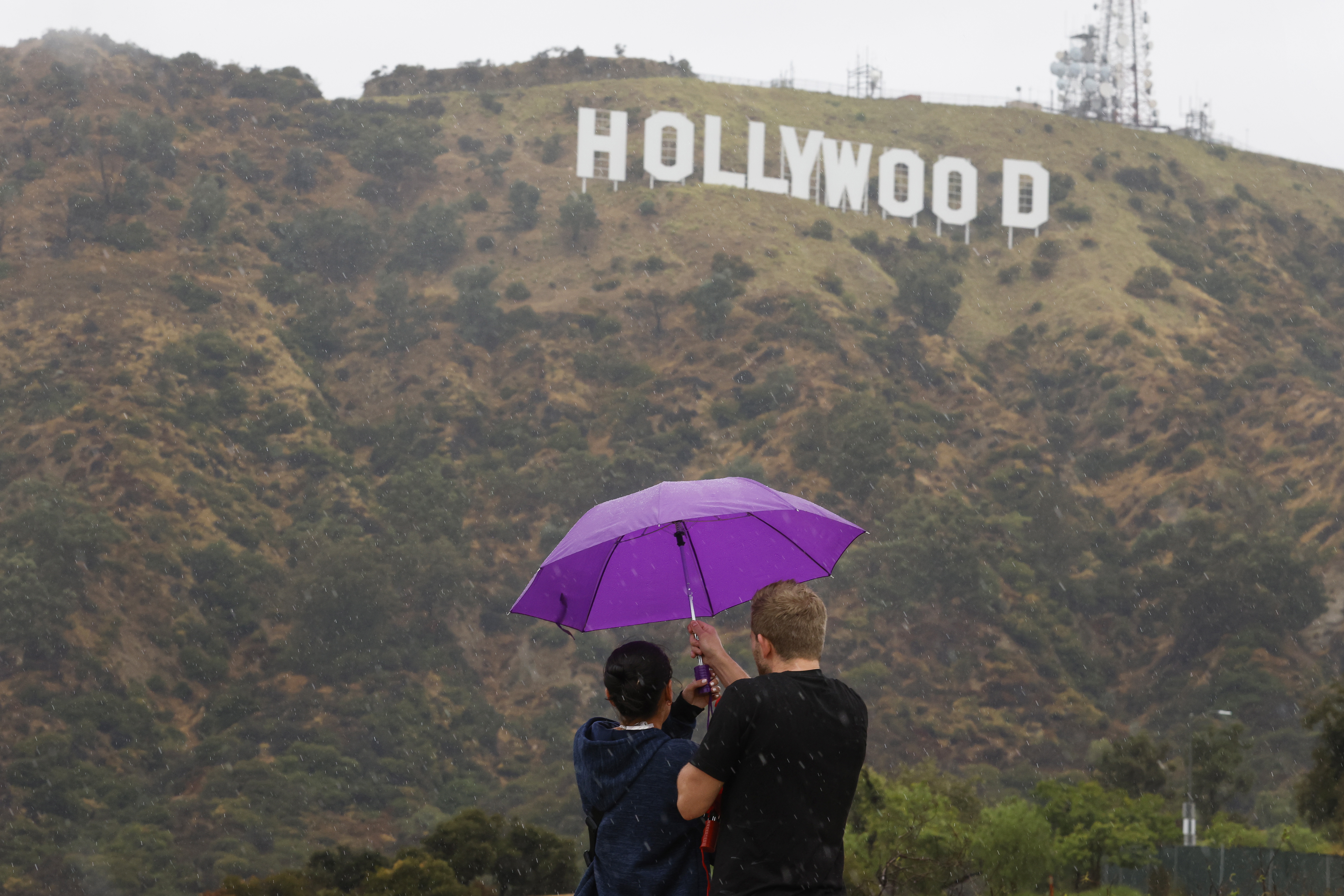 La tormenta tropical Hilary trae viento y fuertes lluvias al sur de California y a lugares emblemáticos de Hollywood'