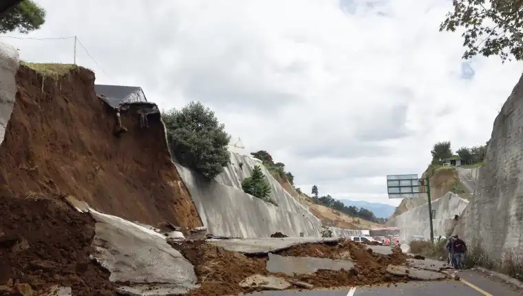 La empresa constructora justifica que ha hecho saber a la cartera la necesidad de reparación de los taludes. (Foto Hemeroteca Prensa Libre)