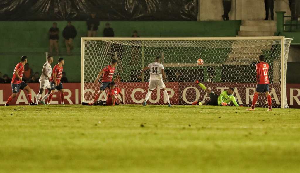 Anthony Stewart anota ante Xelajú en Copa Centroamericana 