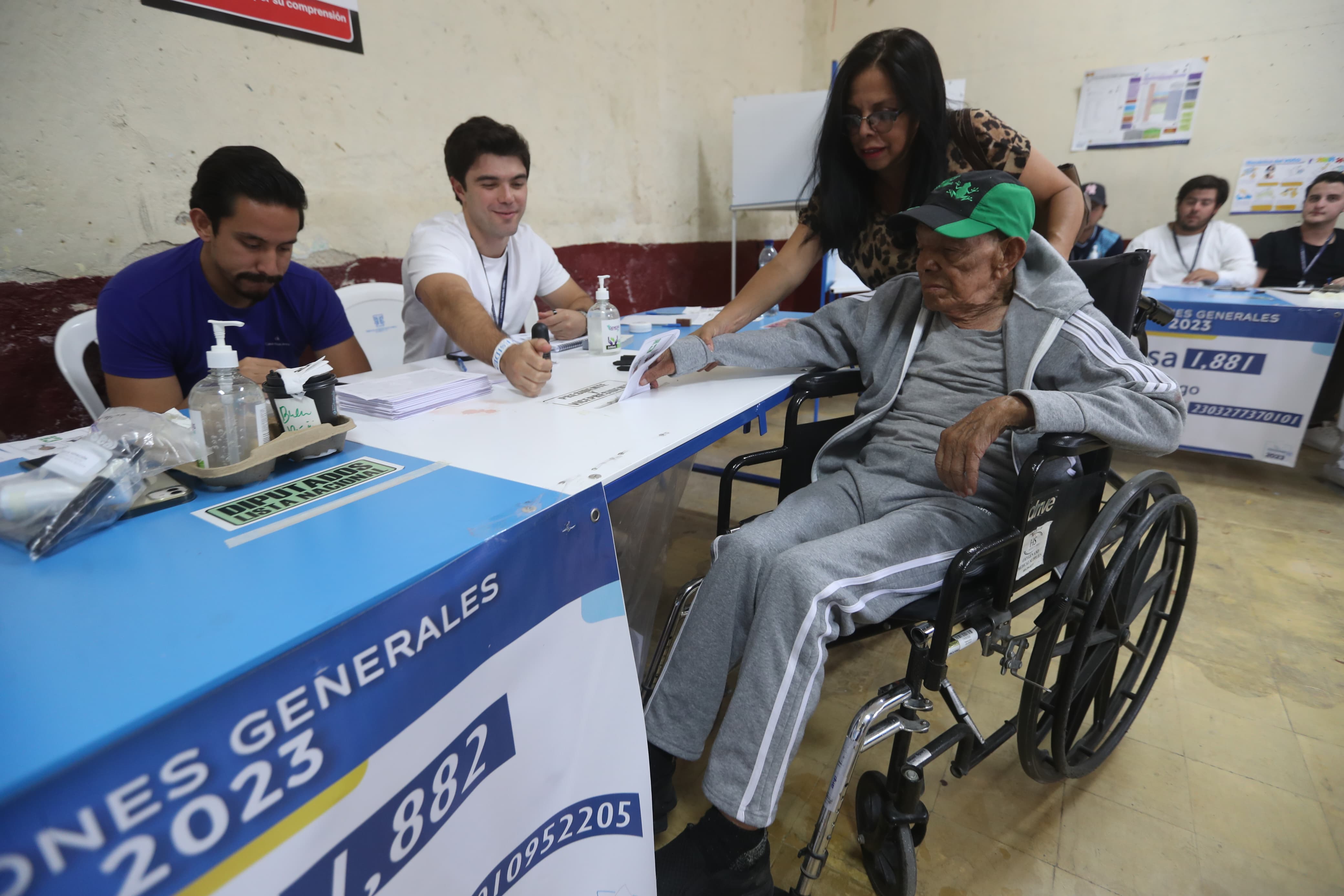 La jornada electoral de segunda vuelta ha transcurrido sin mayores incidentes, dice Mirador Electoral.(Foto Prensa Libre: Erick Ávila)