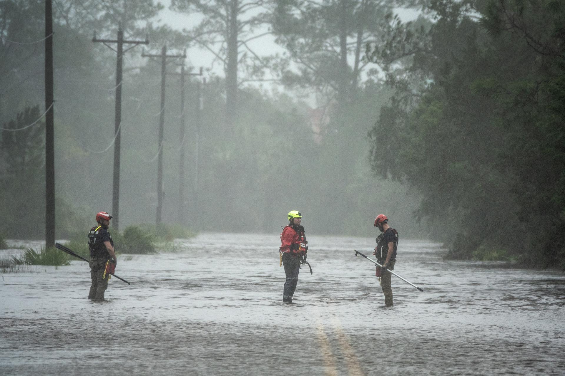 Idalia avanza con vientos de 110 mph y marejada ciclónica por el noroeste de Florida