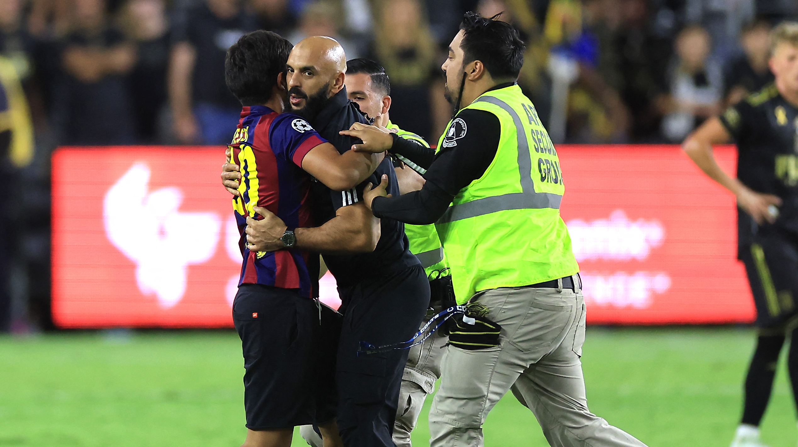 El guardaespaldas de Messi y su rápido accionar