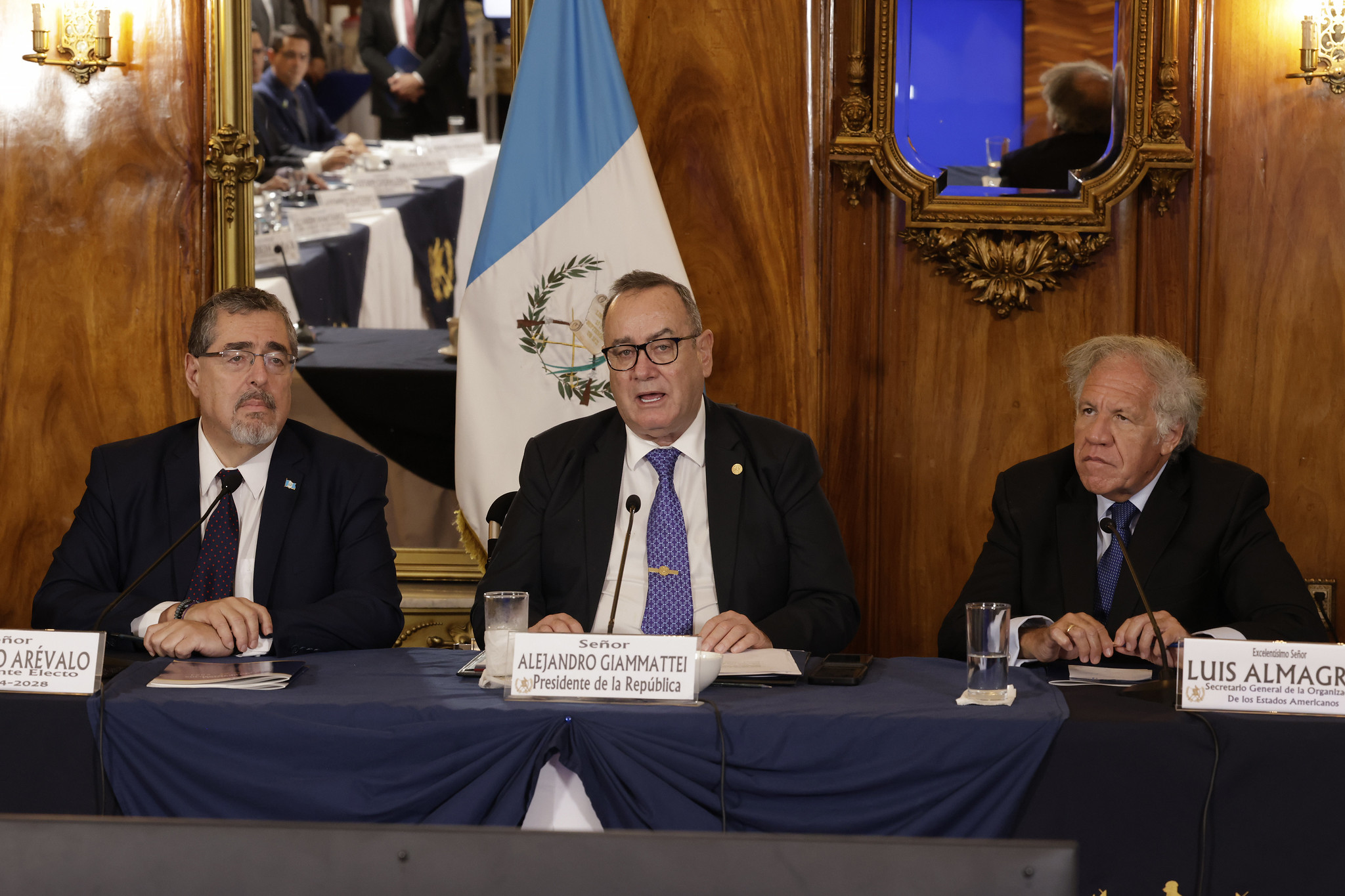 El presidente Alejandro Giammattei sostuvo la primera reunión con Bernardo Arévalo para la transición del poder en presencia de Luis Almagro. (Foto Prensa Libre: SCSP)