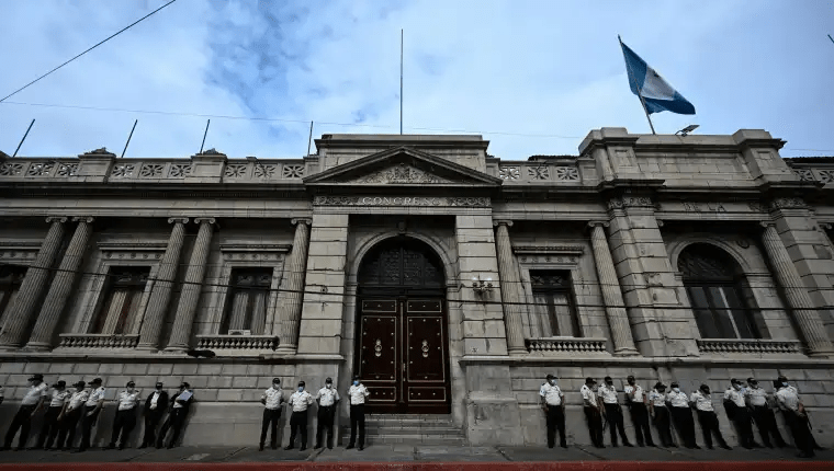 Esta es la fachada del Congreso de la República. (Foto Prensa Libre: Carlos Kestler)