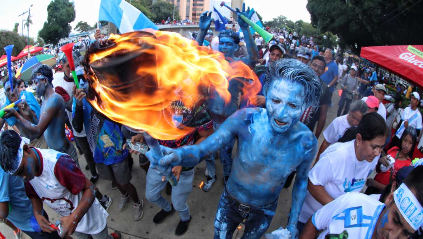 Azul y blanco predominan las fiestas de independencia