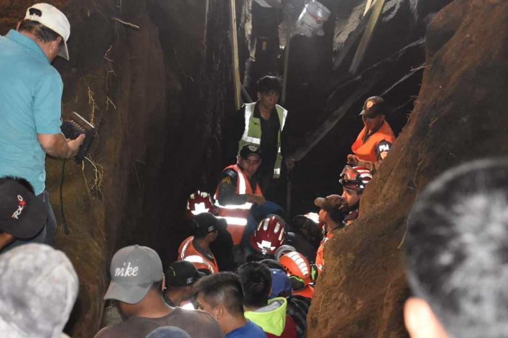 Personas soterradas en Chimaltenango