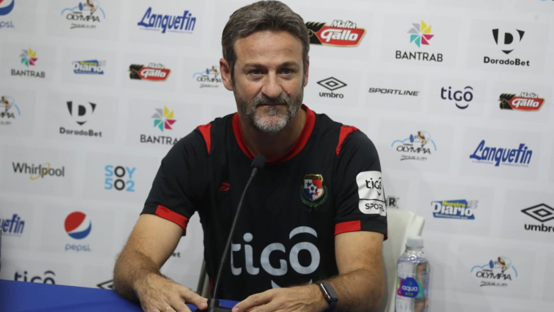 El seleccionador de Panamá durante la conferencia de prensa antes de enfrentar a Guatemala el domingo 10 de septiembre en el Doroteo Guamuch Flores por la Liga de Naciones. (Foto Prensa Libre; Esbin García)