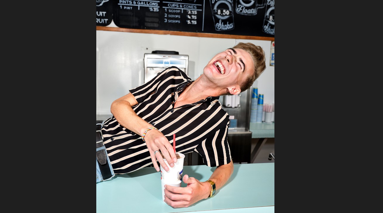 B. Dylan Hollis en el Shields Date Garden cerca de Palm Springs en Indio, California, el 12 de septiembre de 2023. (Michelle Groskopf/The New York Times).