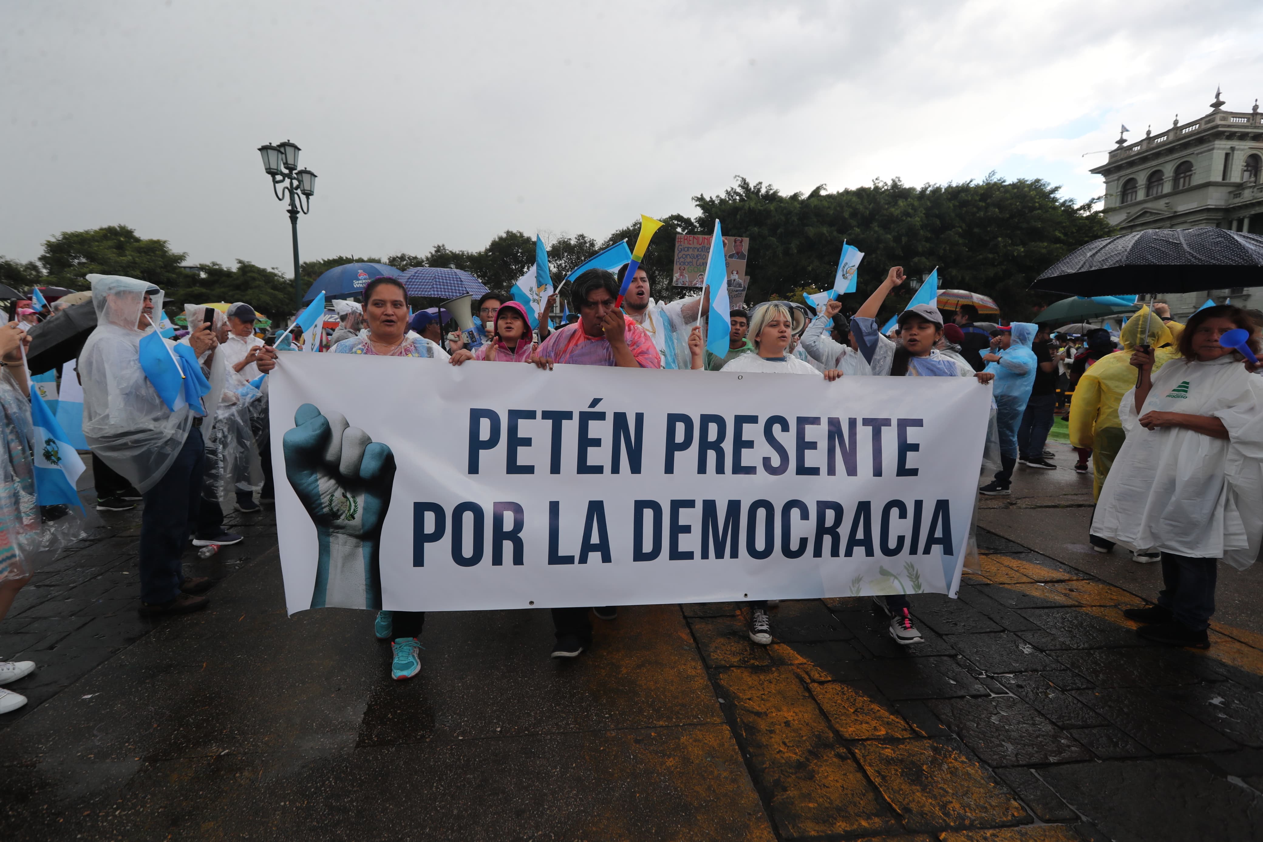 Fotos: Así fue la manifestación contra Consuelo Porras y Rafael Curruchiche y los mensajes que enviaron'