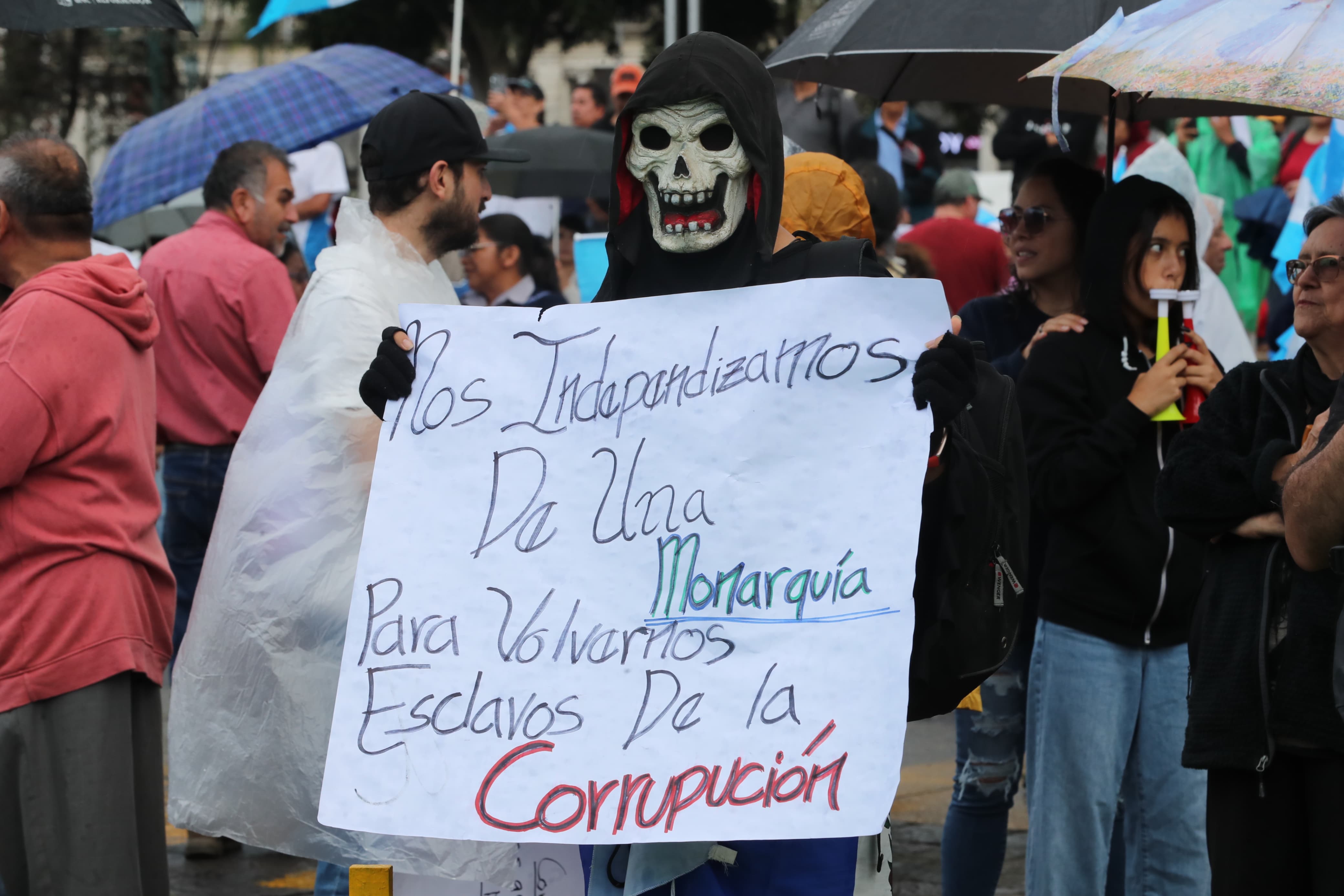 Fotos: Así fue la manifestación contra Consuelo Porras y Rafael Curruchiche y los mensajes que enviaron'