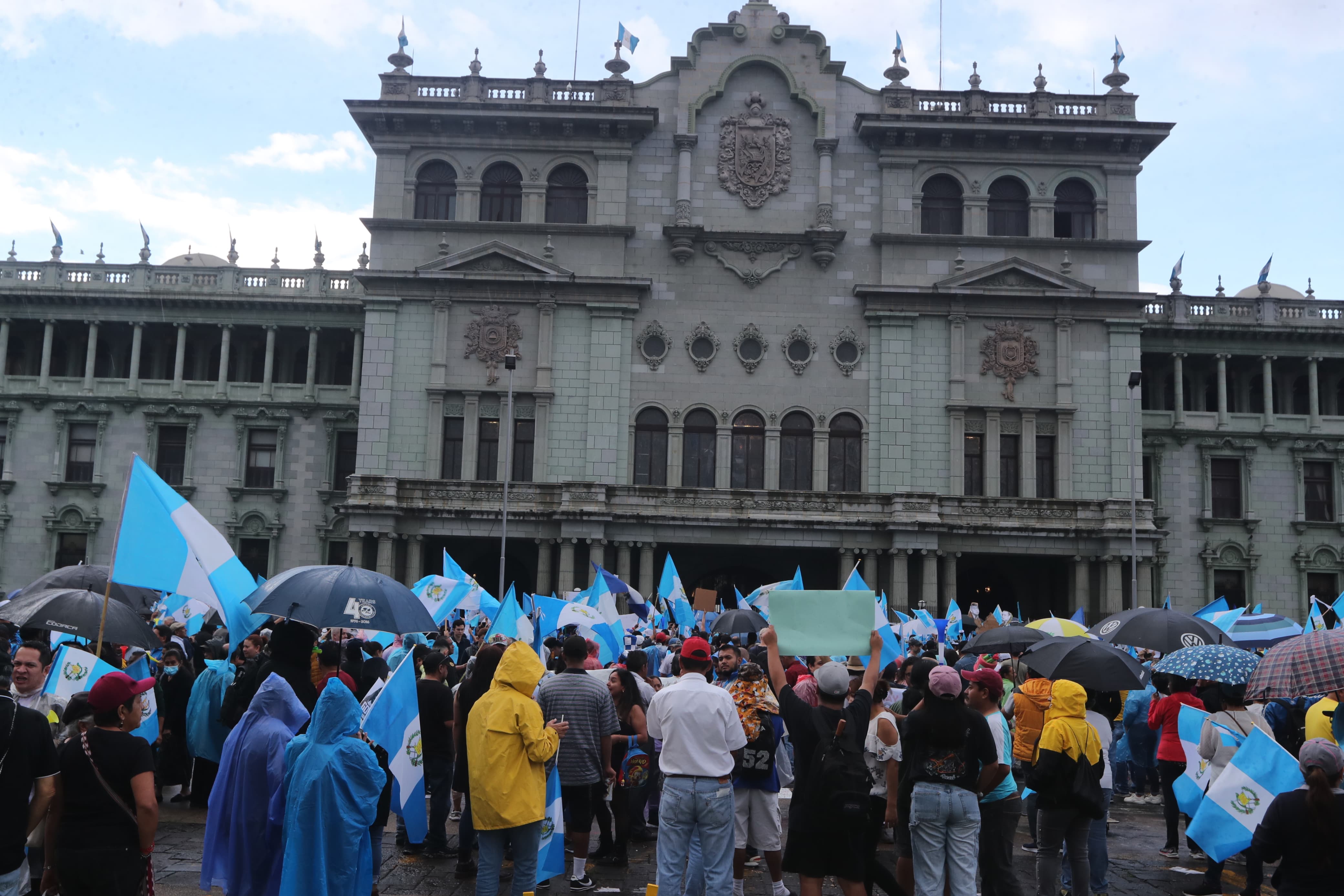 Fotos: Así fue la manifestación contra Consuelo Porras y Rafael Curruchiche y los mensajes que enviaron'