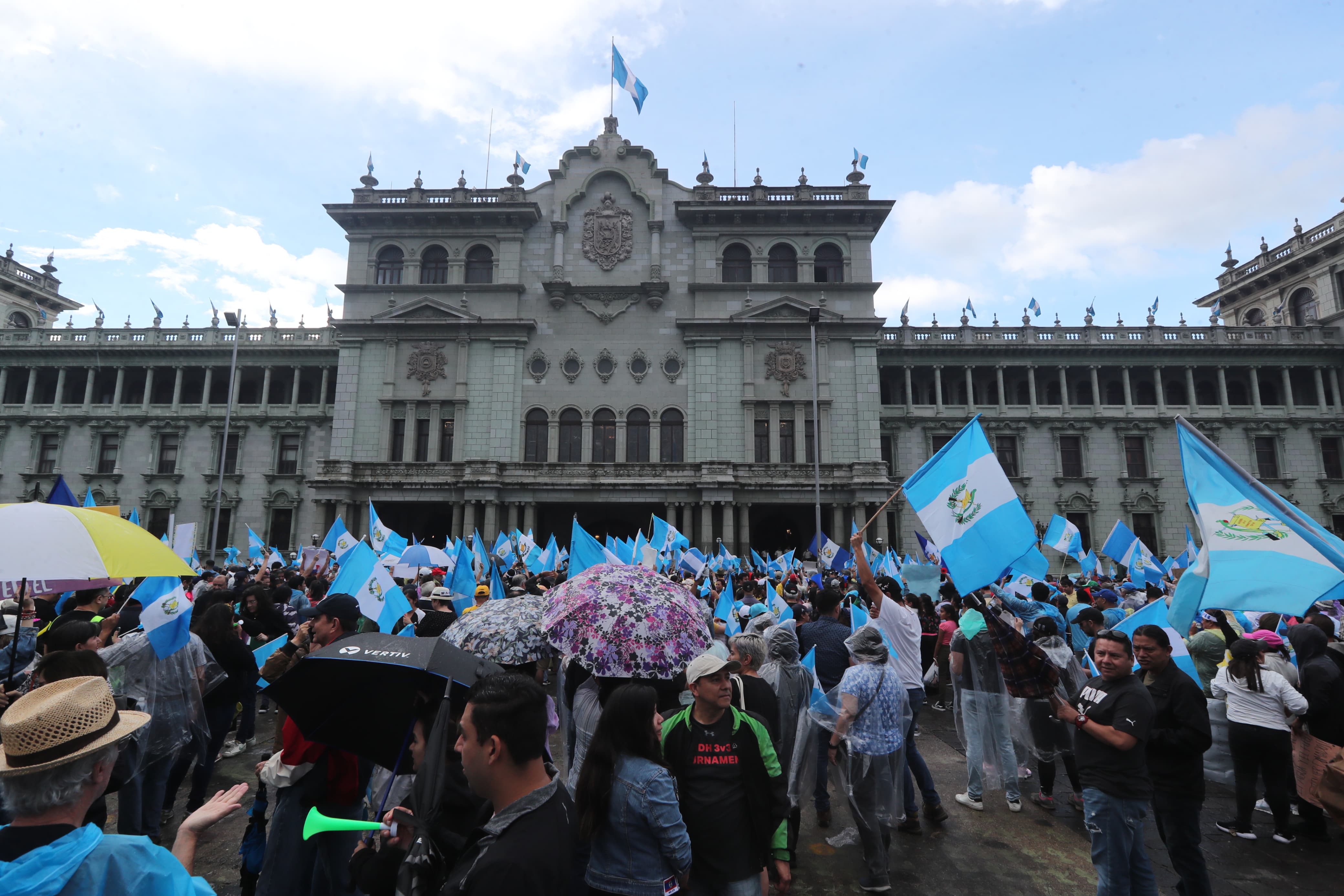 Fotos: Así fue la manifestación contra Consuelo Porras y Rafael Curruchiche y los mensajes que enviaron'